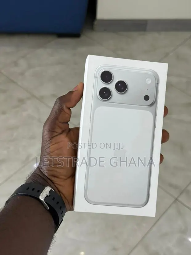 New Apple iPhone 17 Pro 256 GB Silver · Photo 1