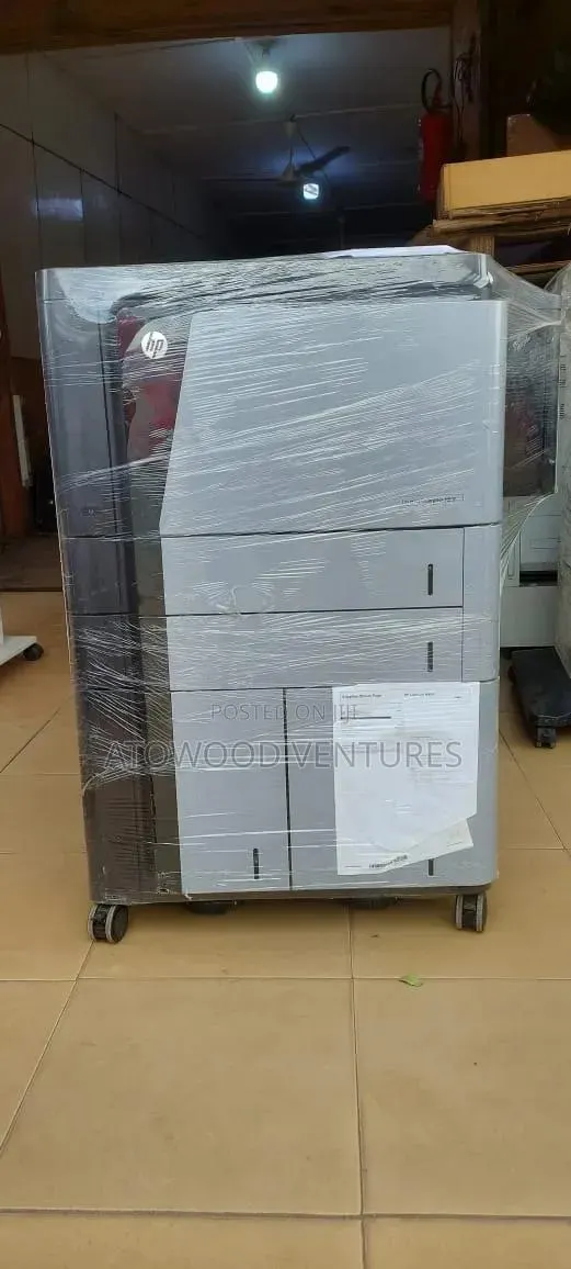 Hp Laserjet Enterprise 806dn · Photo 1