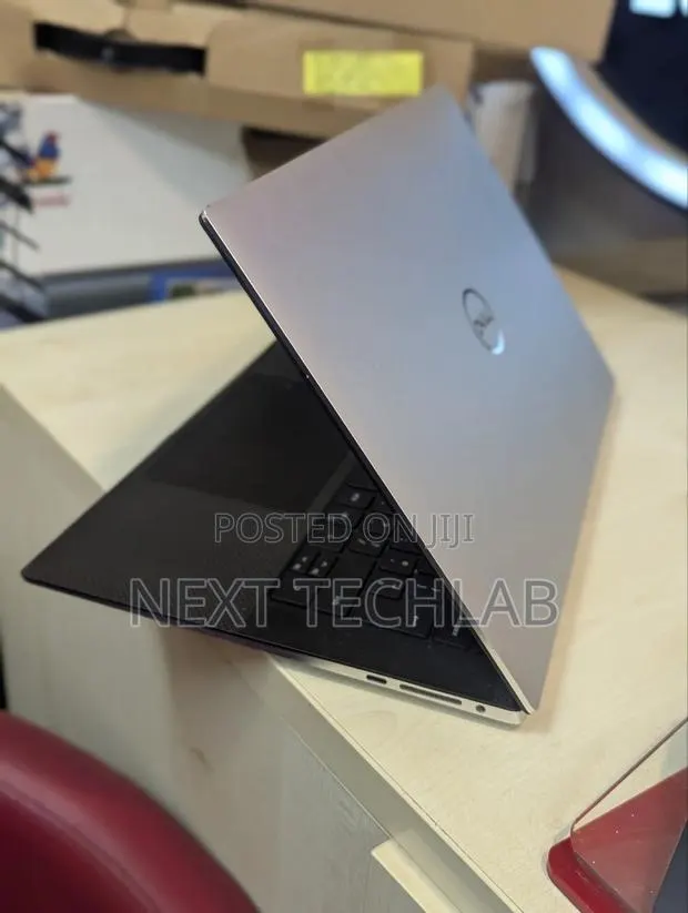 Laptop Dell XPS 15 9500 8GB Intel Core i7 HDD+SSD 256GB · Photo 1