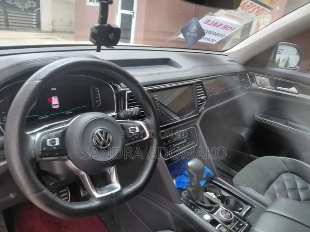 Volkswagen Microbus 2025 Gray