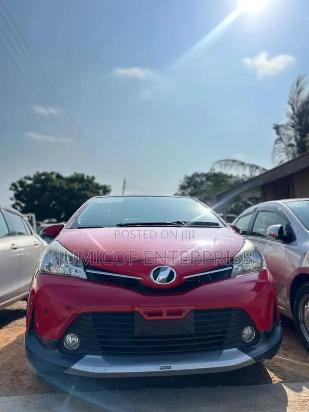 Toyota Vitz 2015 Red · Photo 1