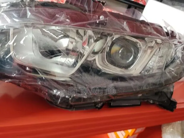 Honda Civic Headlight · Photo 1