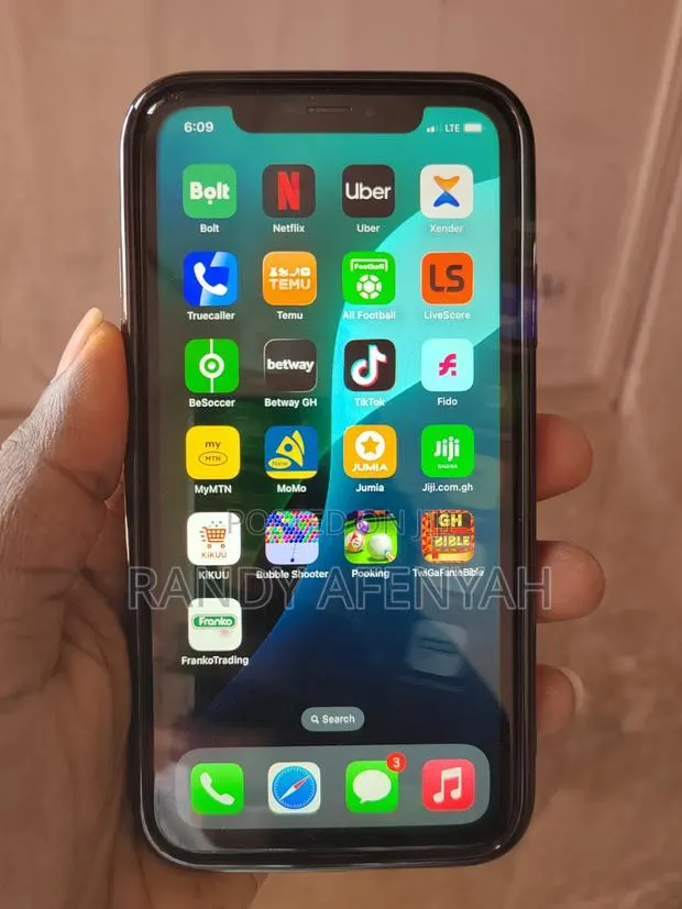 Apple iPhone XR 128 GB Blue · Photo 1