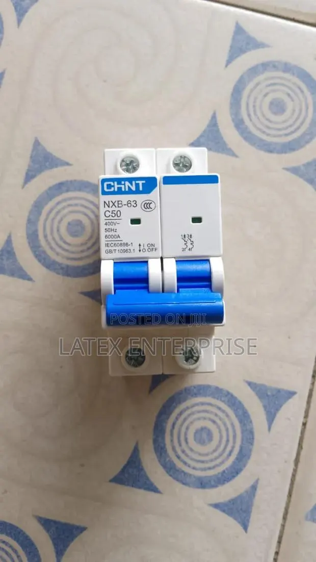 Breaker Medium 2 Poles · Photo 1