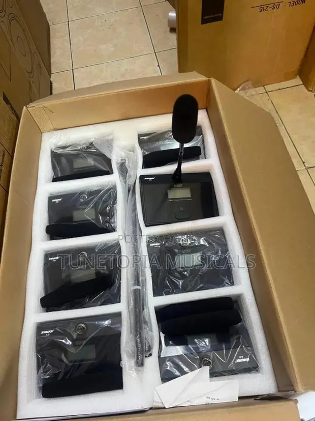 Shure A8 8-in-1 Wireless Conference Microphone · Photo 1