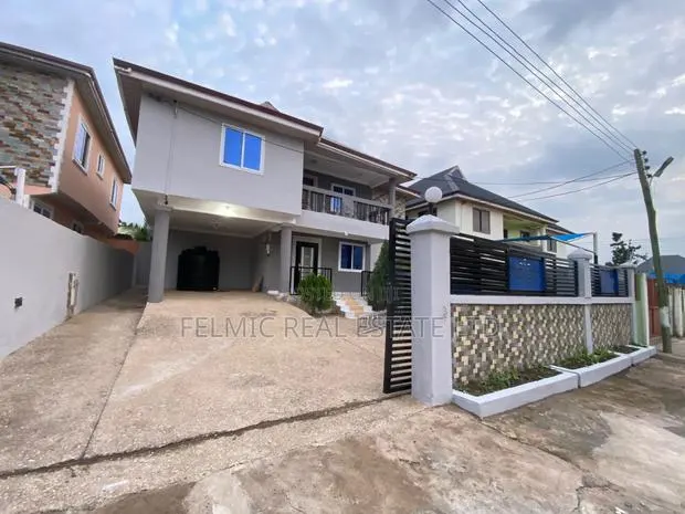 5bdrm Duplex in Felmic Real Estate, Amasaman for rent · Photo 1