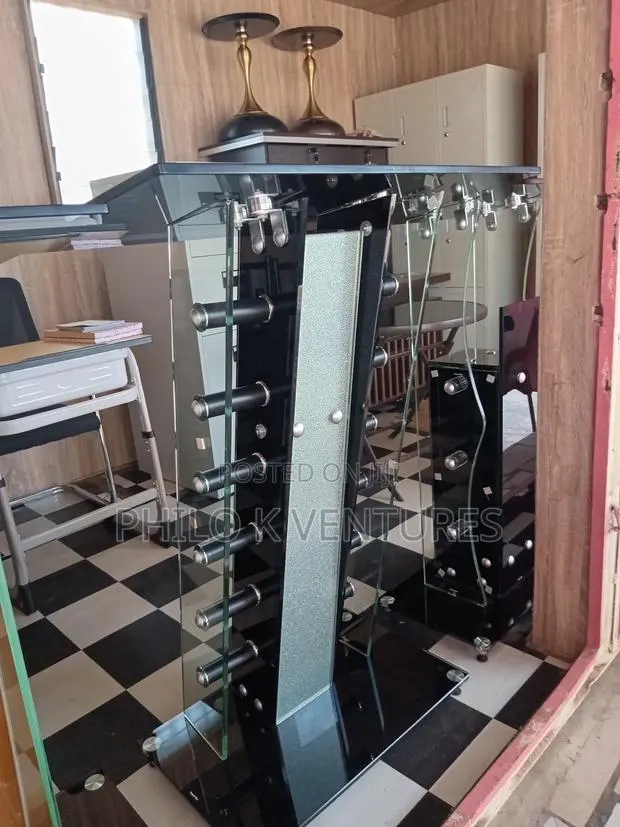 Design Glass Auditorium Pulpit · Photo 1