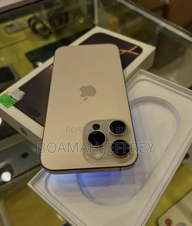 Apple iPhone 16 Pro Max 256 GB Gold · Photo 1