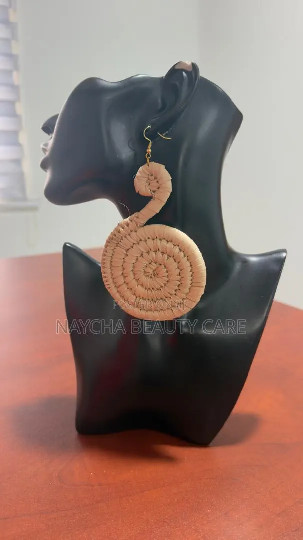 Raffia Earring · Photo 1