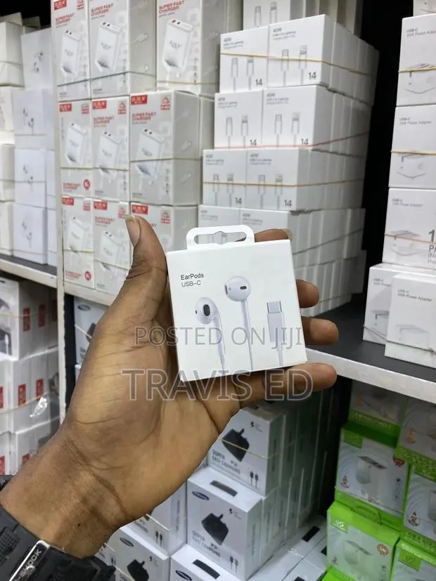 iPhone Type C Earphones · Photo 1