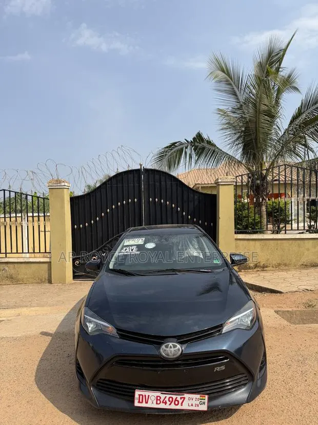 Toyota Corolla LE (1.8L 4cyl 2A) 2018 Blue