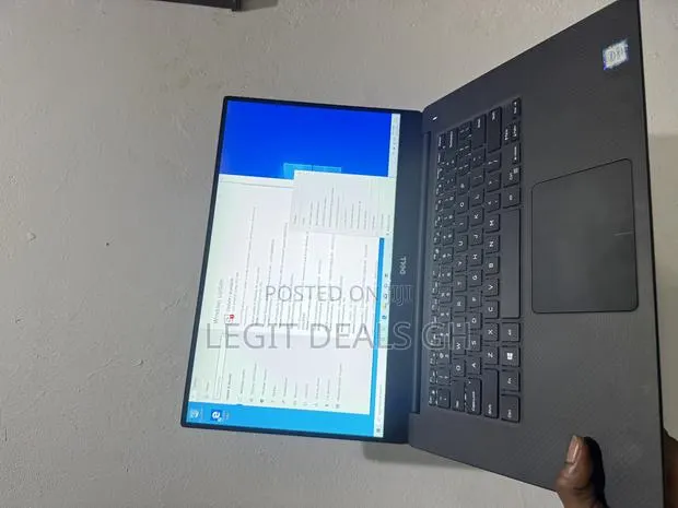 Laptop Dell XPS 15 9560 8GB Intel Core i7 SSD 256GB · Photo 1