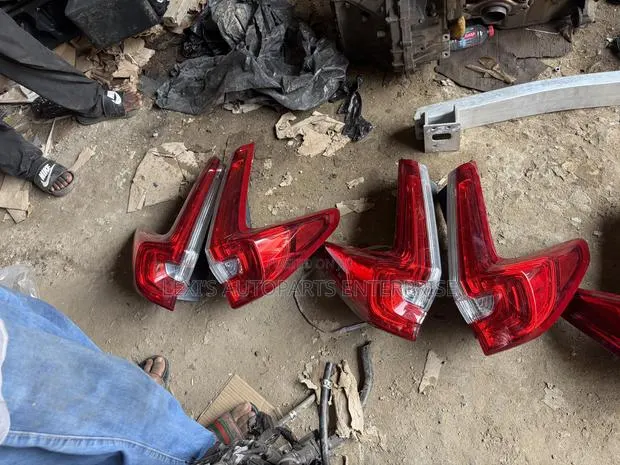 Honda CRV 2017,2018,2019,2020,2021taillight Pair Available · Photo 1