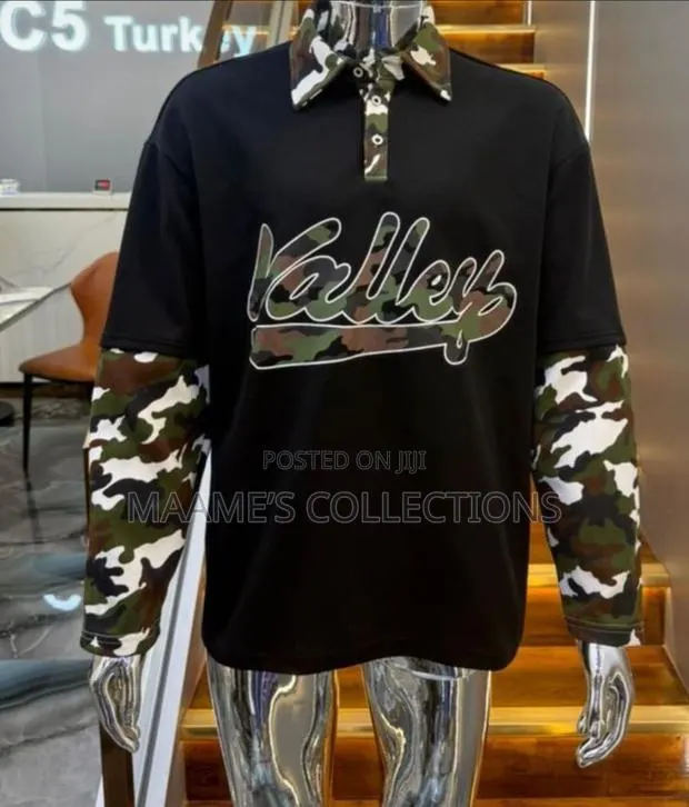 Men’s Long-Sleeve Polo Sweatshirt · Photo 1