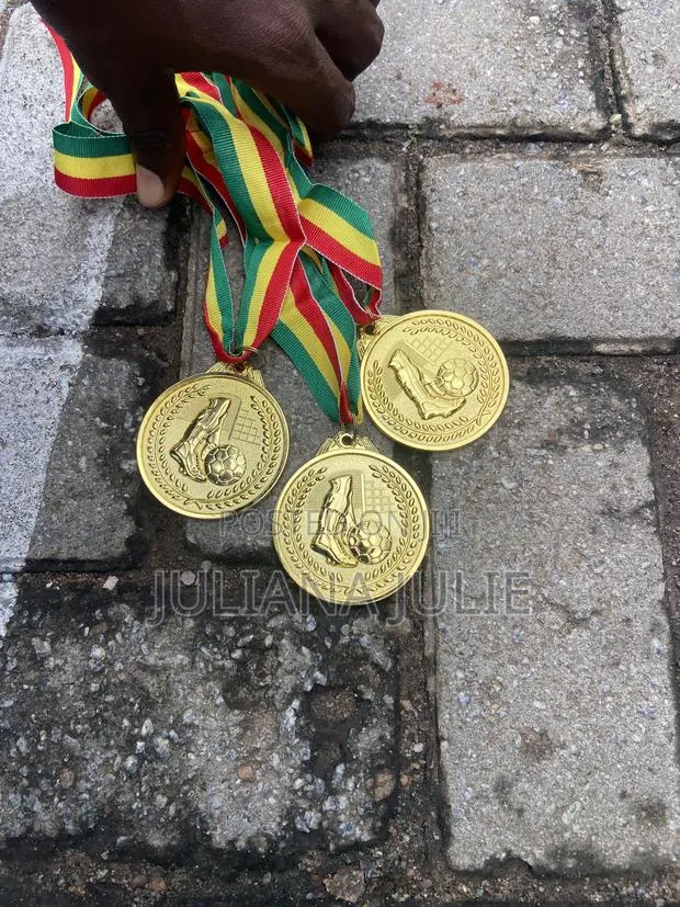 Original Football Medals Available at Cool Price · Photo 1