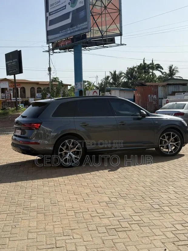 Audi Q7 2024 Gray · Photo 1