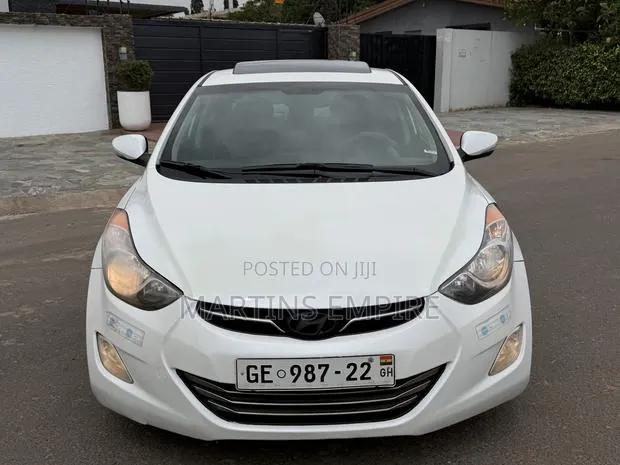 Hyundai Elantra Limited Sedan FWD (1.8L 4cyl 6A) 2013 White · Photo 1