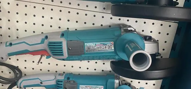 TOTAL Angle Grinder 2000W · Photo 1