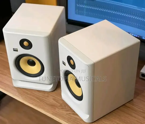 KRK Rokit 7 G4 Studio Monitors (White) · Photo 1