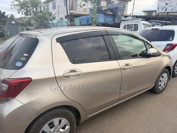 Toyota Vitz 2016 Gold · Photo 1