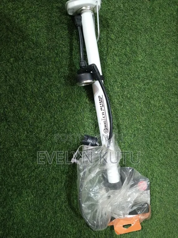 Regulator Football Pump · Photo 1