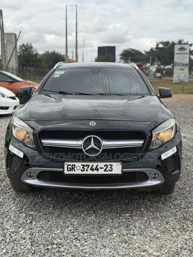 Mercedes-Benz GLA 250 2016 Black · Photo 1