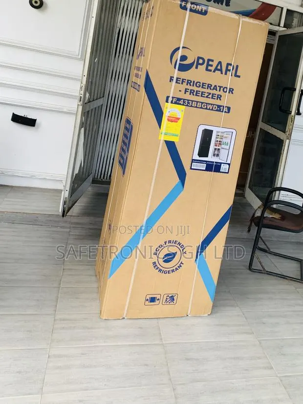 Adorable Black PF-433BBGWD Pearl 309L 2door Bottom-Mount Refrigerator · Photo 1