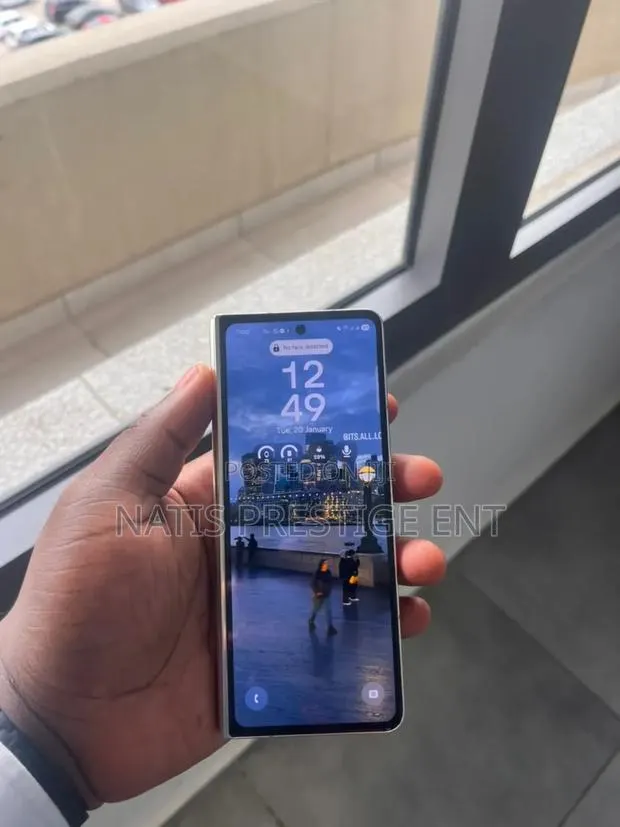 Samsung Galaxy Z Fold 5 256 GB Silver · Photo 1