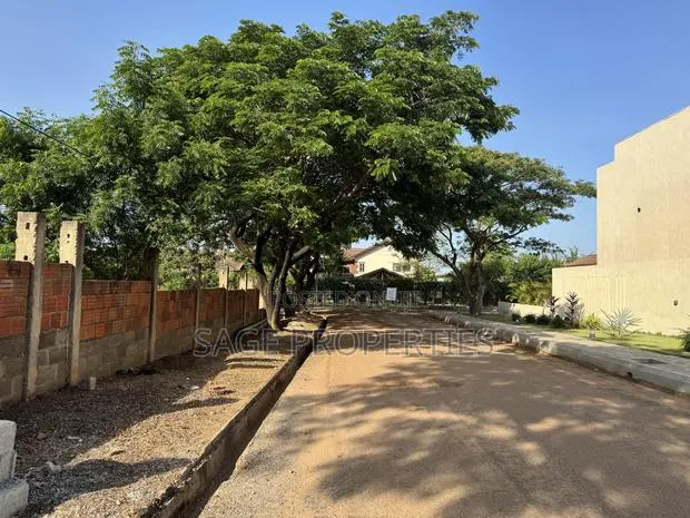 Estate Land for Sale, Fully Walled, Adjiriganor · Photo 1