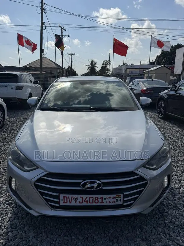Hyundai Elantra Value Edition 2018 Silver · Photo 1