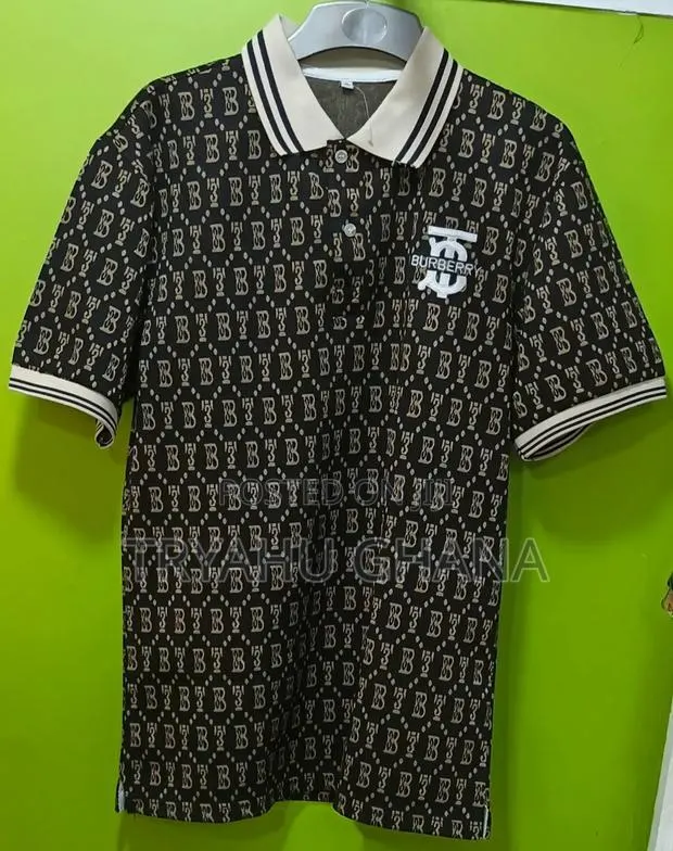 Original Burberry Round Neck T-Shirts at Tryahu for Sale · Photo 1