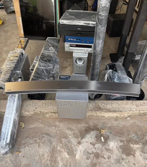 Curved Sound Bar Samsung · Photo 1