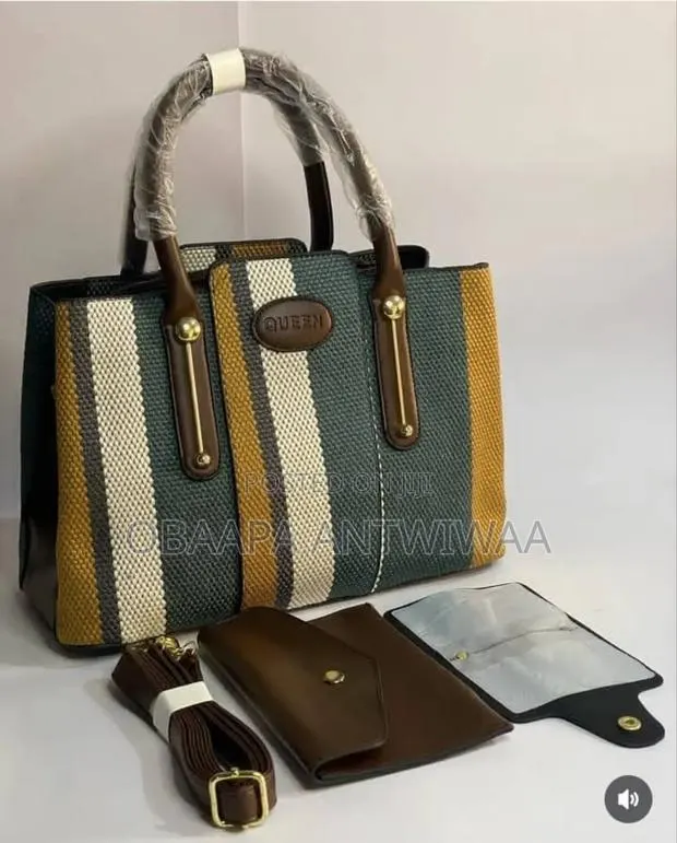 Ladies Bag With Purse · Photo 1