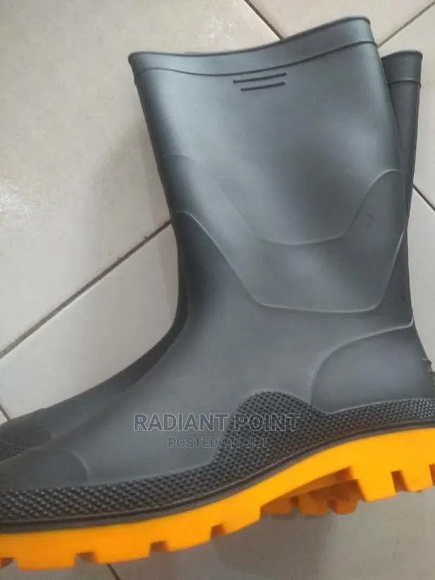 Safety Rain Boots · Photo 1