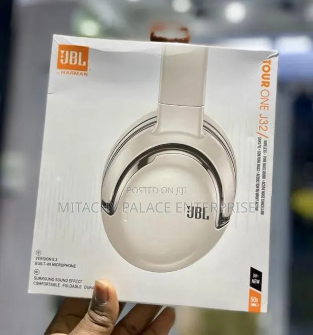 JBL Tour One Headset · Photo 1