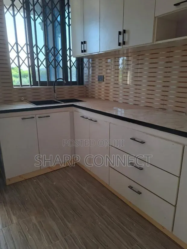 8bdrm House in Ofarnko Jei River, Akweley for sale · Photo 2