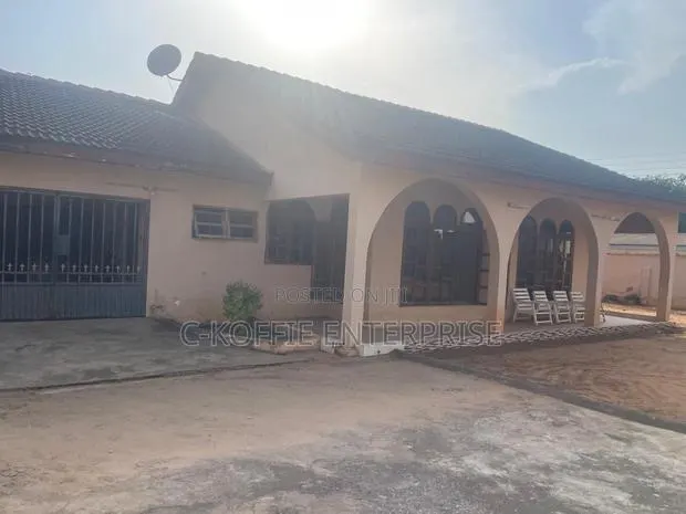 8bdrm House in Tesano for sale · Photo 1