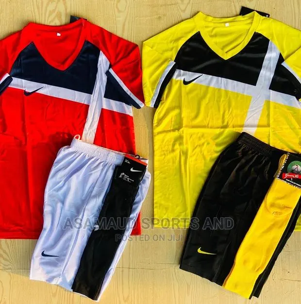 Non Club Set of JERSEY’S With Hose at Cool Price · Photo 1