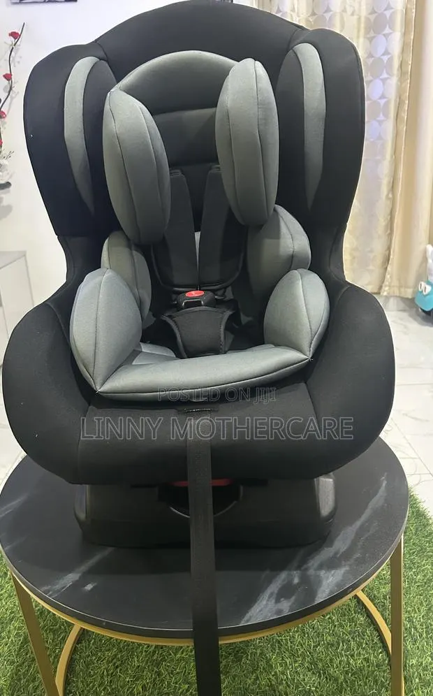 Infant-to-Toddler 360 Rotation Car Seat · Photo 2