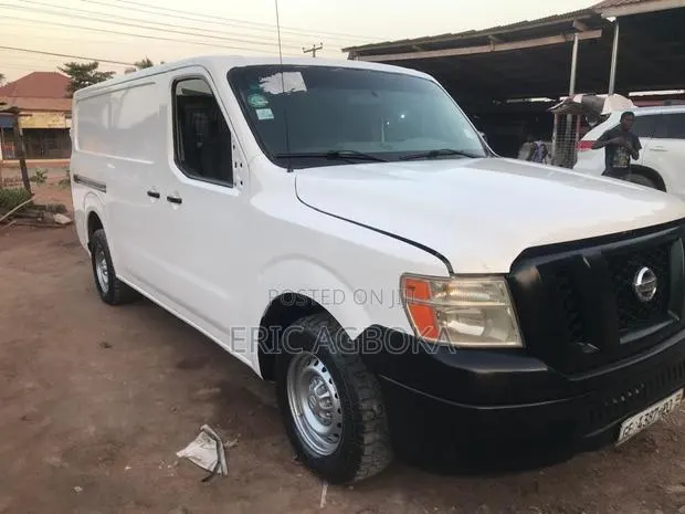 Nissan Caravan (Urvan) 2014 White · Photo 1