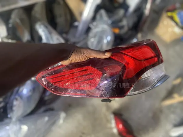 Sonata 2018 Tail Light · Photo 1