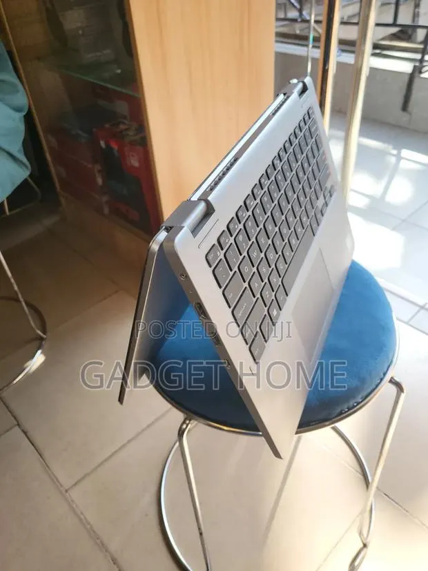 Laptop Dell Latitude 3310 2-in-1 8GB Intel Core i5 SSD 256GB · Photo 1