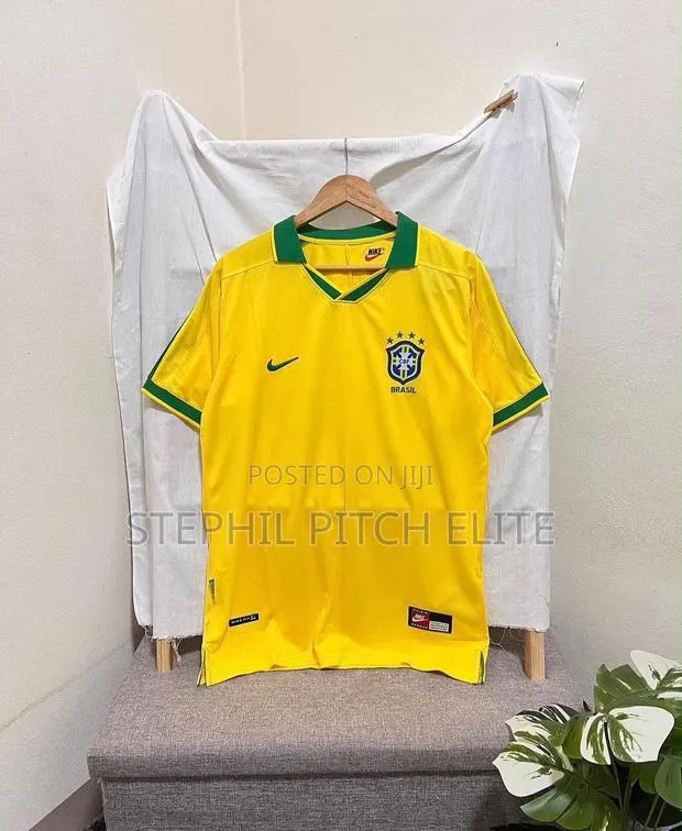 Brazil Retro Jersey · Photo 1