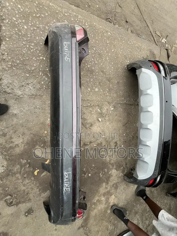Toyota RAV4 2016-2018 Back Bumper Complete Available · Photo 1