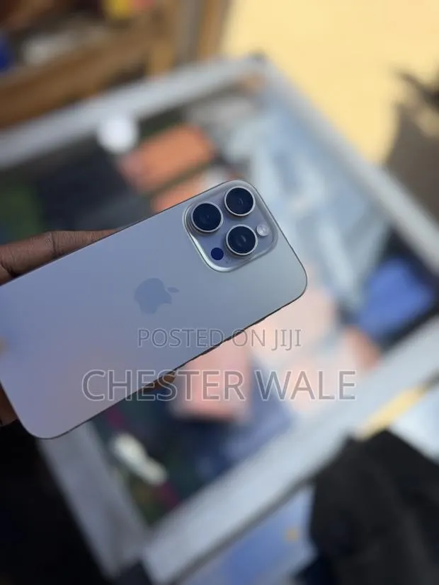 Apple iPhone 16 Pro 256 GB Gray · Photo 1