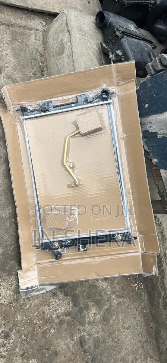 Hyundai Elantra 2011 2012 2013 Radiator Water Tank · Photo 1