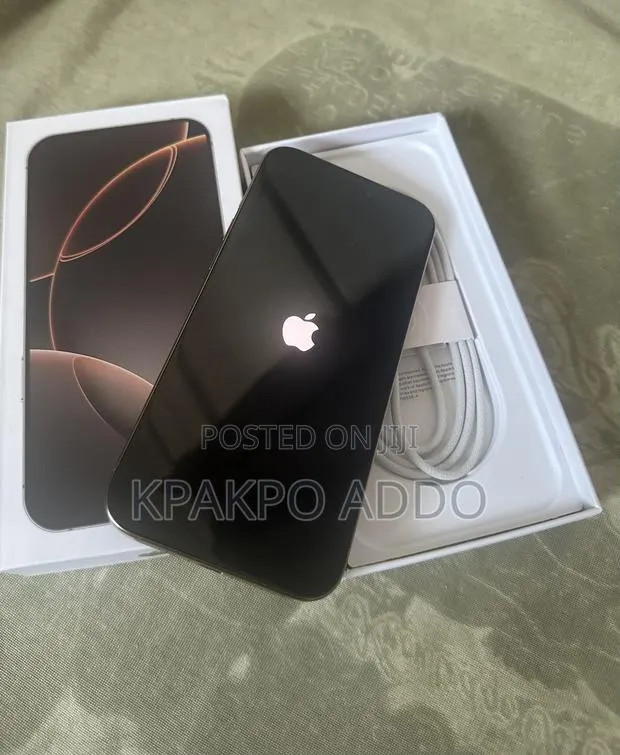 Apple iPhone 16 Pro Max 512 GB Gold · Photo 1