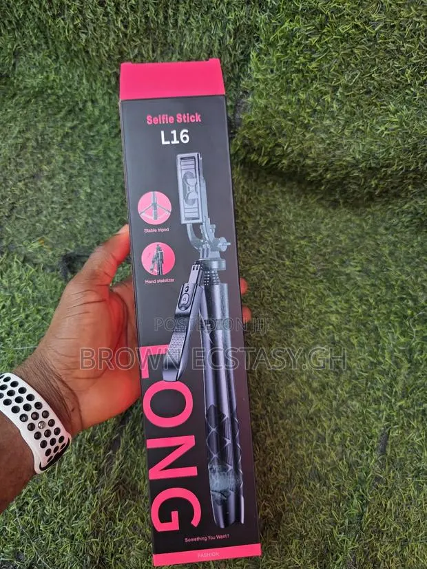 Selfie Stick X Tripod (5ft) · Photo 1
