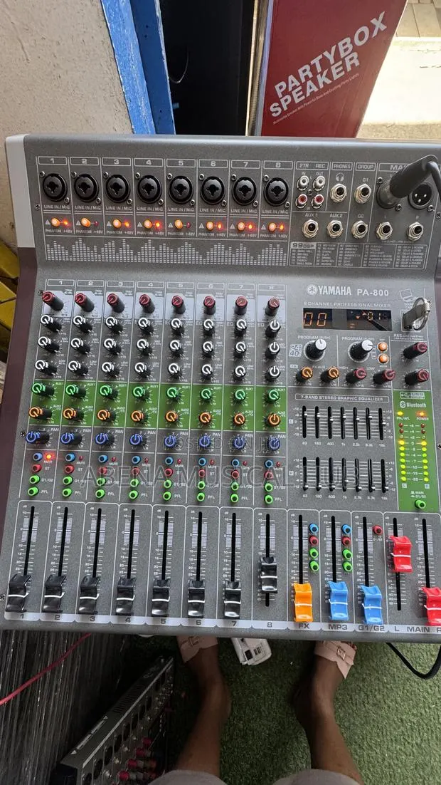 Yamaha 8 Channel Mixer · Photo 1