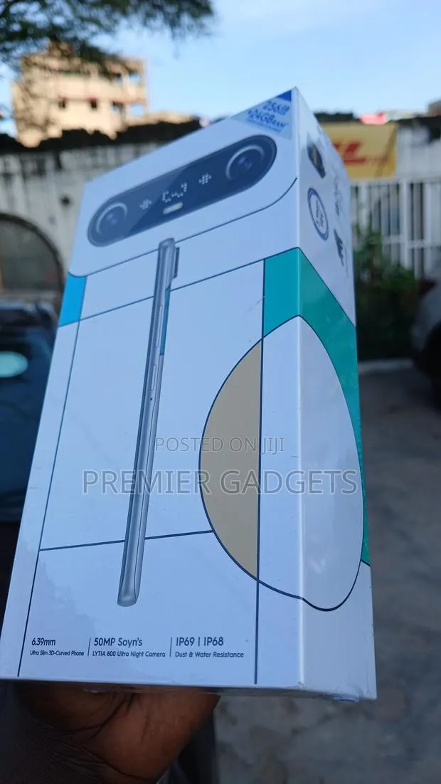 New Tecno Camon Slim 256 GB Green · Photo 1